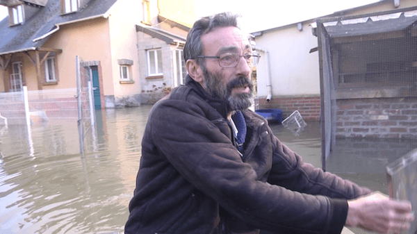 Reportage Anecdotes Intemperies Victime Des Inondations